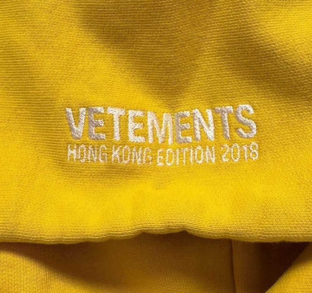 Dhl × Umbro × Vetements Vetements SS18 Umbro DHL … - image 7