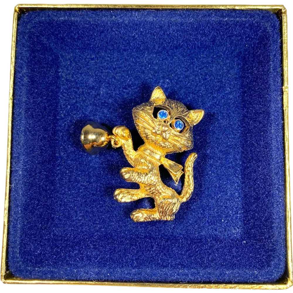 Avon Frisky Kitty Pin with Dangle Bell Mint in Or… - image 1