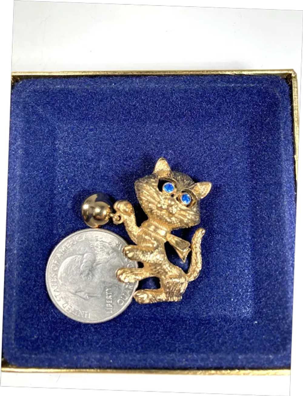 Avon Frisky Kitty Pin with Dangle Bell Mint in Or… - image 3