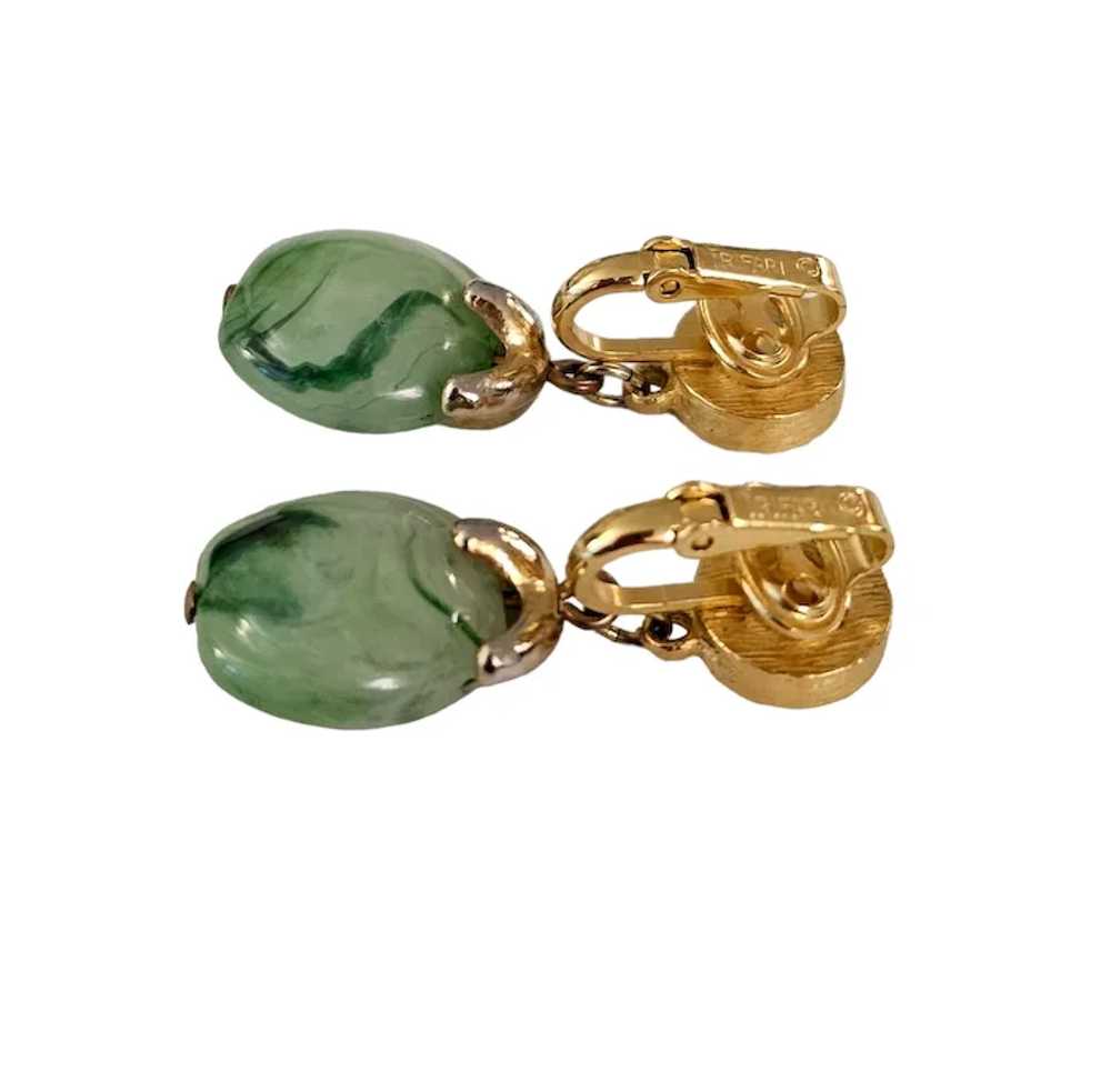 Trifari Gold Tone Green Marbled Resin Lucite Dang… - image 5