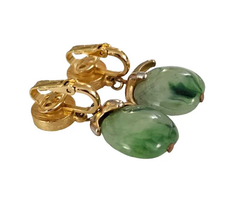 Trifari Gold Tone Green Marbled Resin Lucite Dang… - image 6