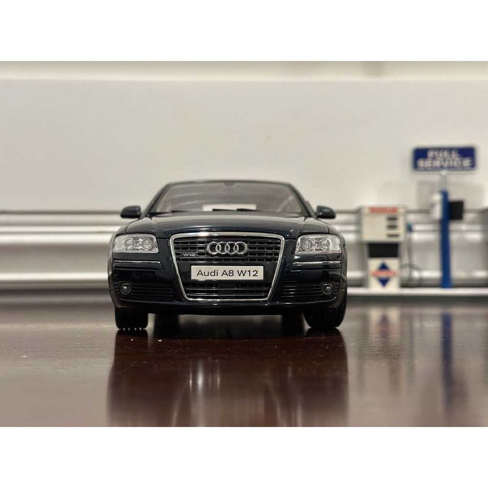 Audi AUDI A8 1/18 - 2017 DEALER MODEL - image 2