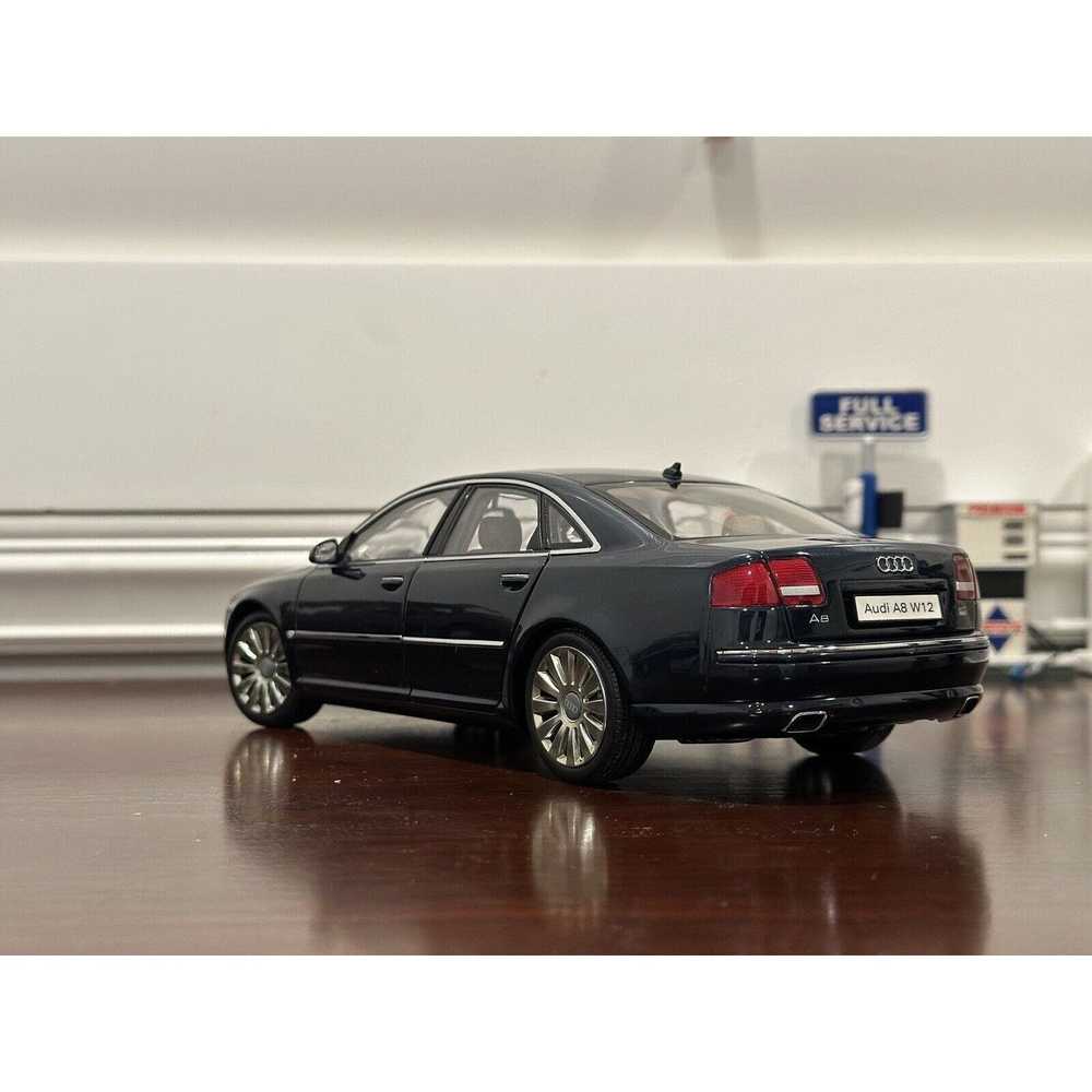 Audi AUDI A8 1/18 - 2017 DEALER MODEL - image 3