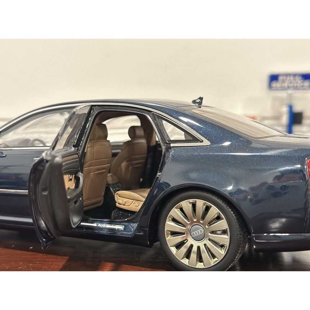 Audi AUDI A8 1/18 - 2017 DEALER MODEL - image 4