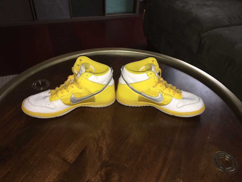 Nike Nike Dunk Hi WMN Yellow/Silver - image 2