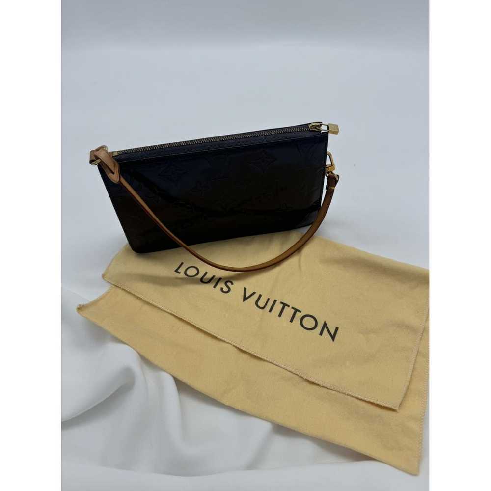 Louis Vuitton Lexington patent leather handbag - image 10