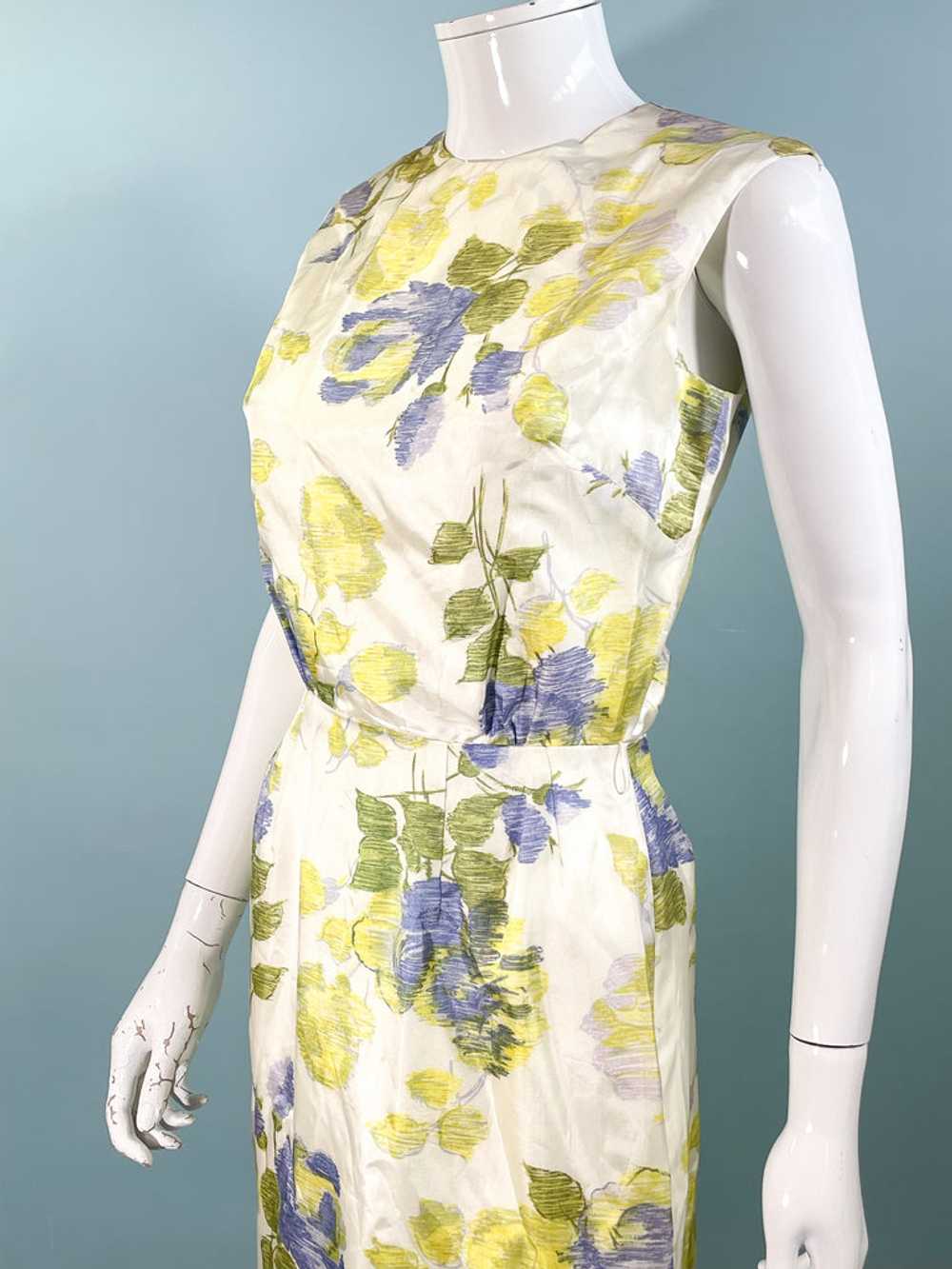 Vintage 60s Floral Print Wiggle Dress, Sleeveless… - image 3