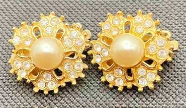 Vintage Richelieu Crystal and Pearl Flower Clip e… - image 1