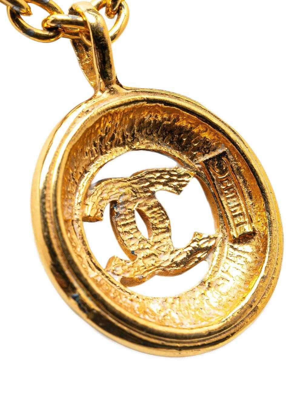 CHANEL Pre-Owned 1970-1980 Gold Plated CC Round P… - image 3