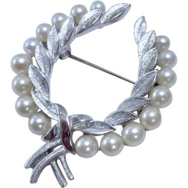 Classic Crown Trifari Laurel Wreath Brooch Silver… - image 1