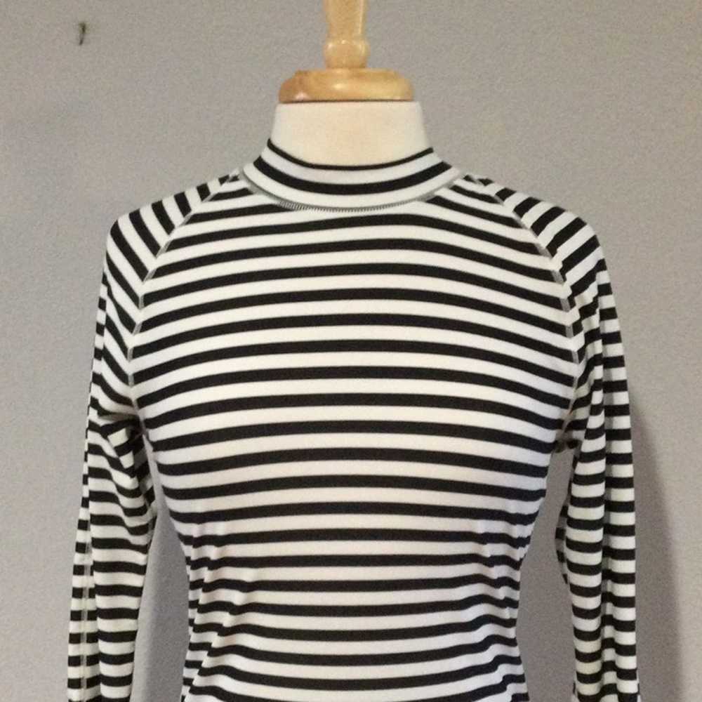 Old Navy Old Navy Black & White Stripe Bodycon Pu… - image 2