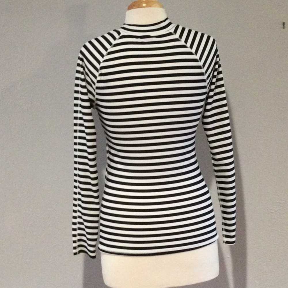 Old Navy Old Navy Black & White Stripe Bodycon Pu… - image 7