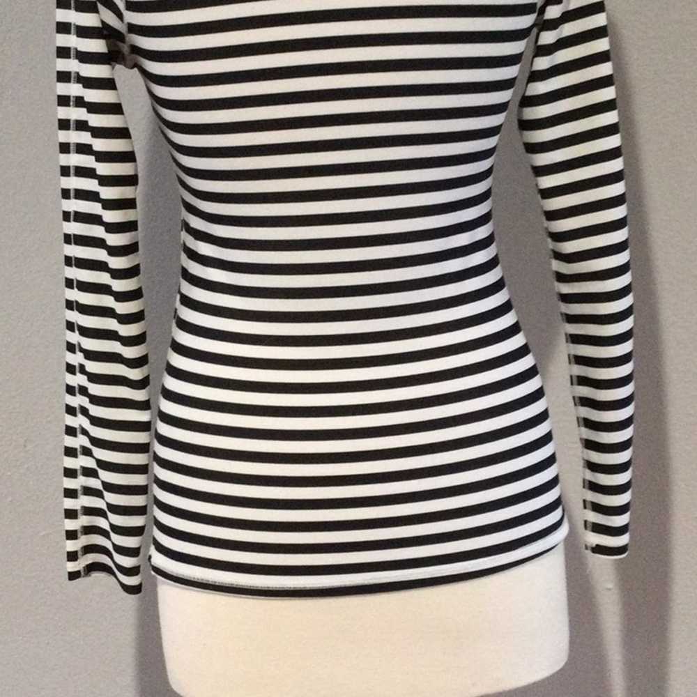 Old Navy Old Navy Black & White Stripe Bodycon Pu… - image 9