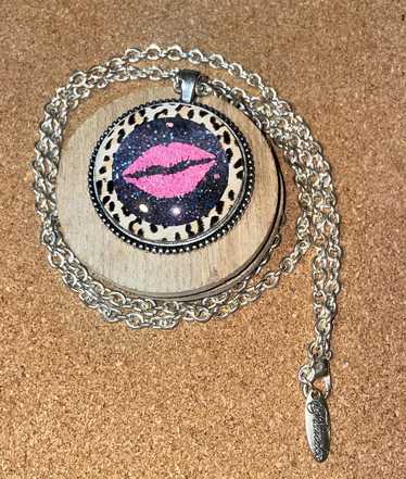 Vintage Plunder Leopard Kiss Atlas Pendant Necklac