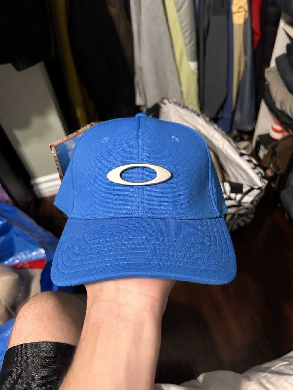 Hype × Oakley × Vintage BLUE OAKLEY FITTED HAT L/… - image 1