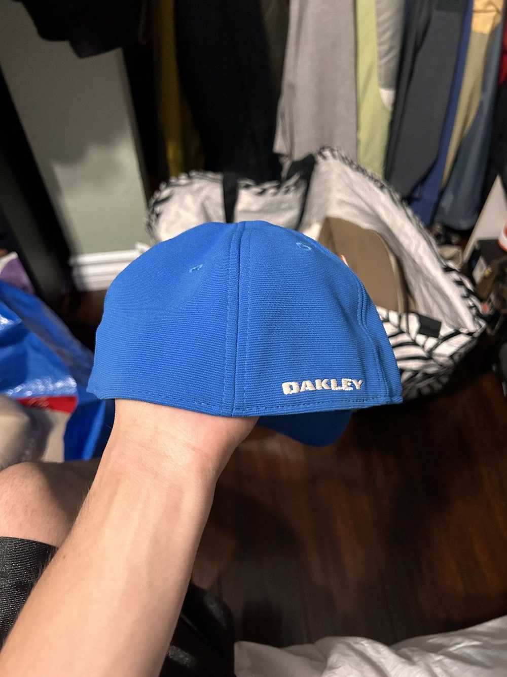 Hype × Oakley × Vintage BLUE OAKLEY FITTED HAT L/… - image 2