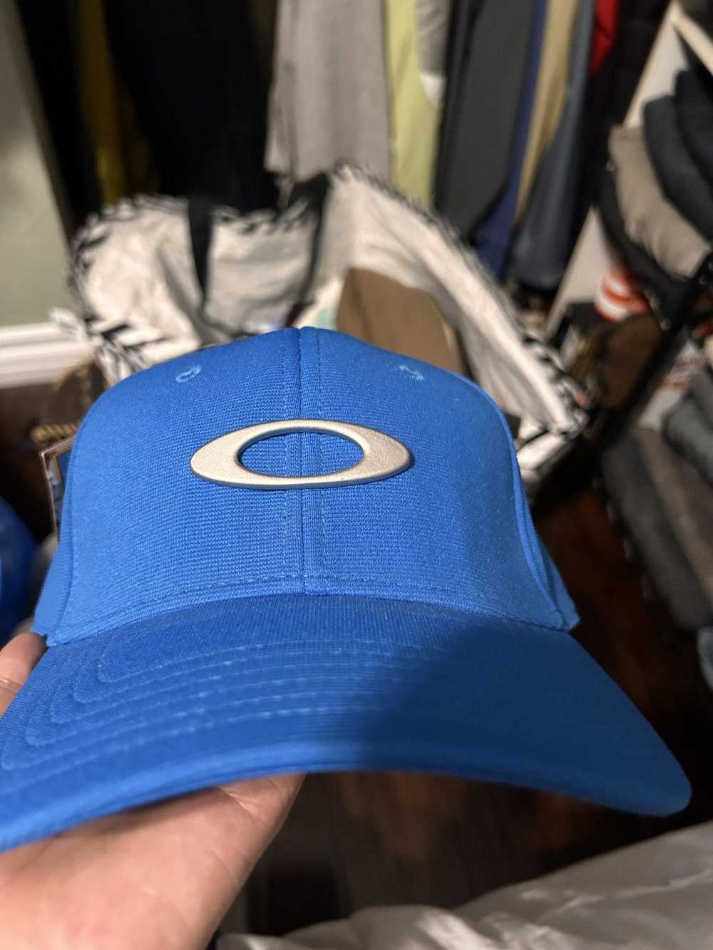 Hype × Oakley × Vintage BLUE OAKLEY FITTED HAT L/… - image 4