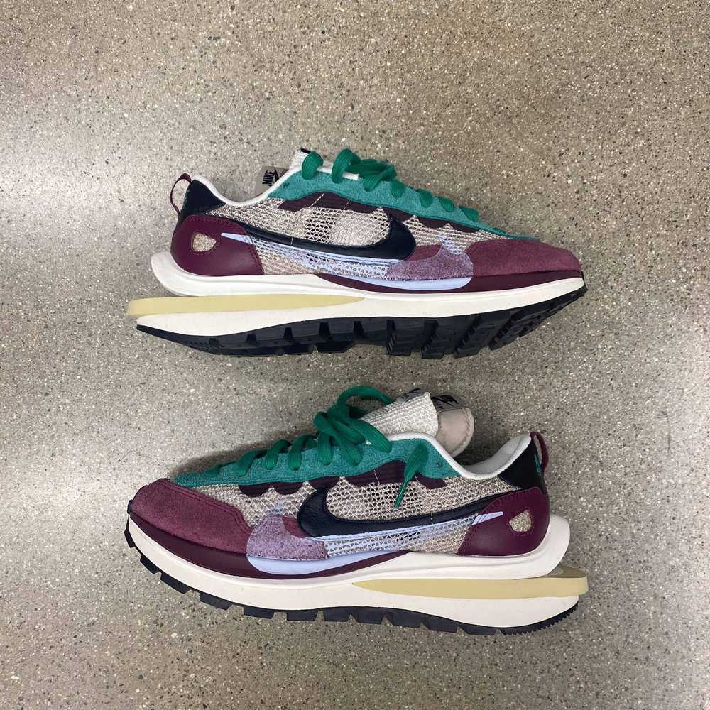 Nike sacai x VaporWaffle SP Villain Red - image 7