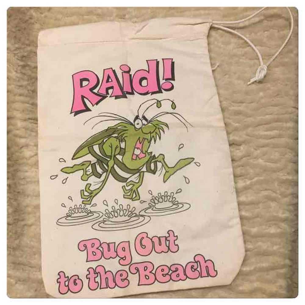 Vtg 1979 RAID Bug Out to the Beach - image 1