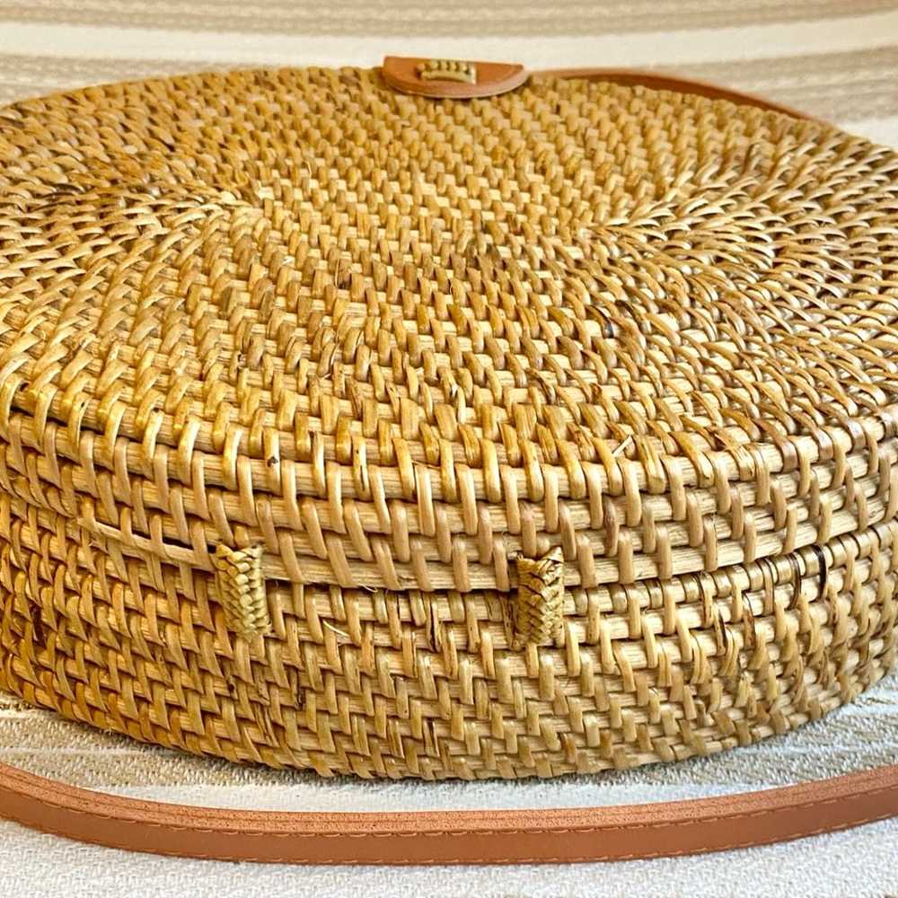 Vintage Straw Wicker Rattan Basket Circle Crossbo… - image 5