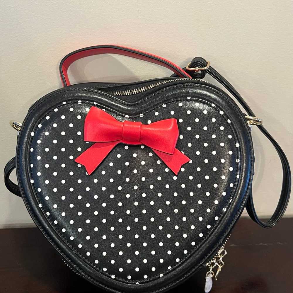 Lost Queen heart shaped vintage purse - image 1