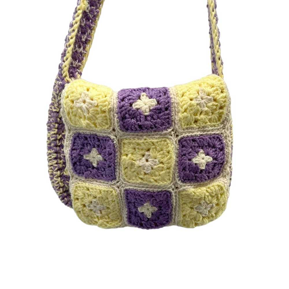 Vintage Floral Hand-Crocheted Shoulder Bag with L… - image 1