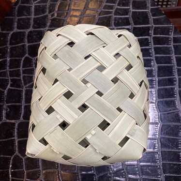 Weaved basket - image 1