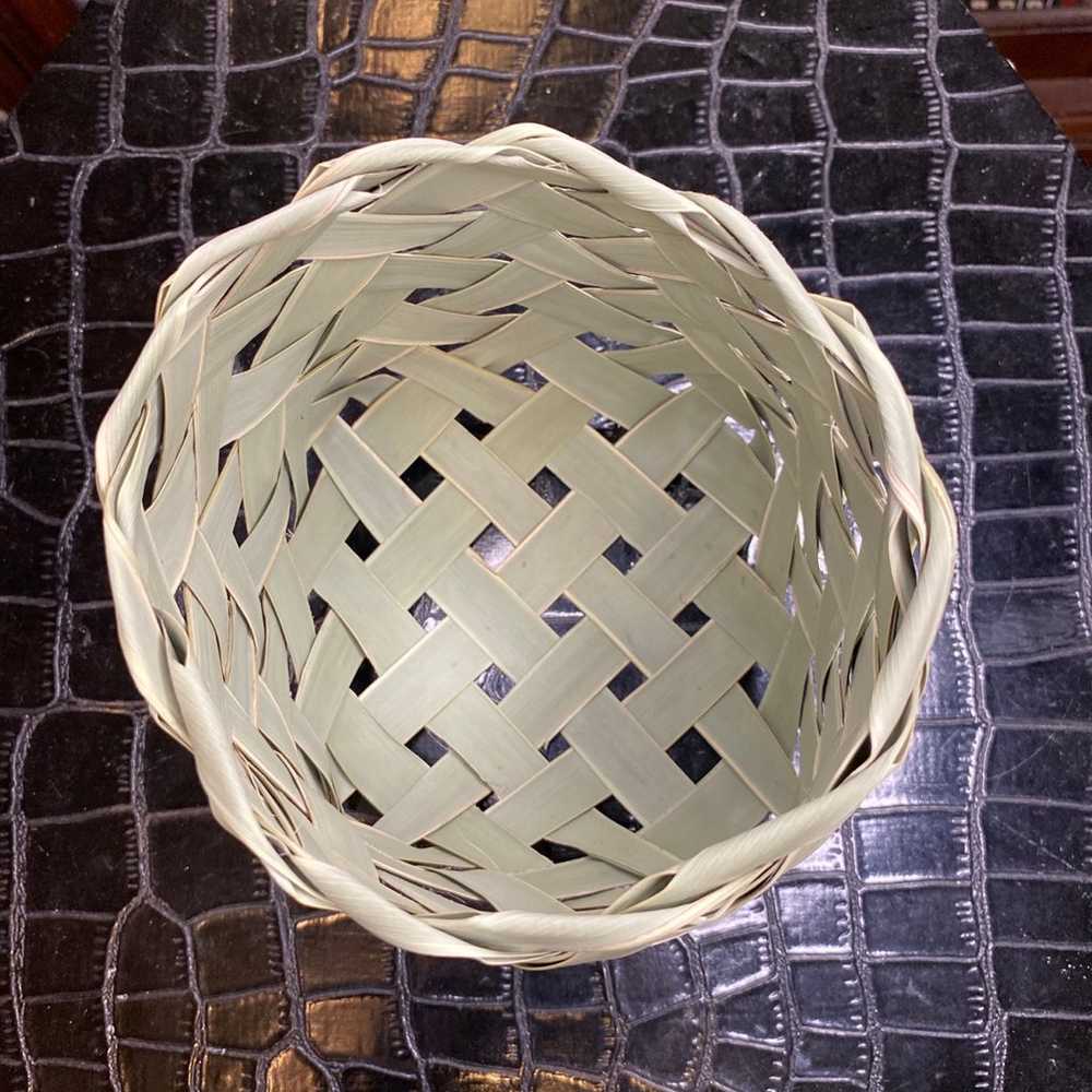 Weaved basket - image 4