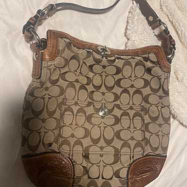 2007 Coach Vintage Signature Monogram Turnlock Han