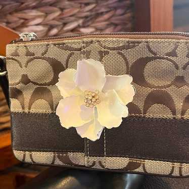 COACH Hampton Straw Flower Applicated popular Medium Wristlet/Clutch.