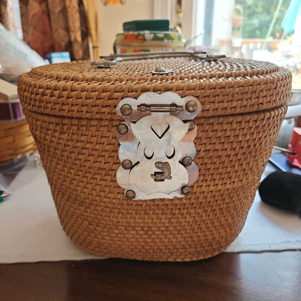 Vintage 1960s Basket Purse with Fish Latch - image 1