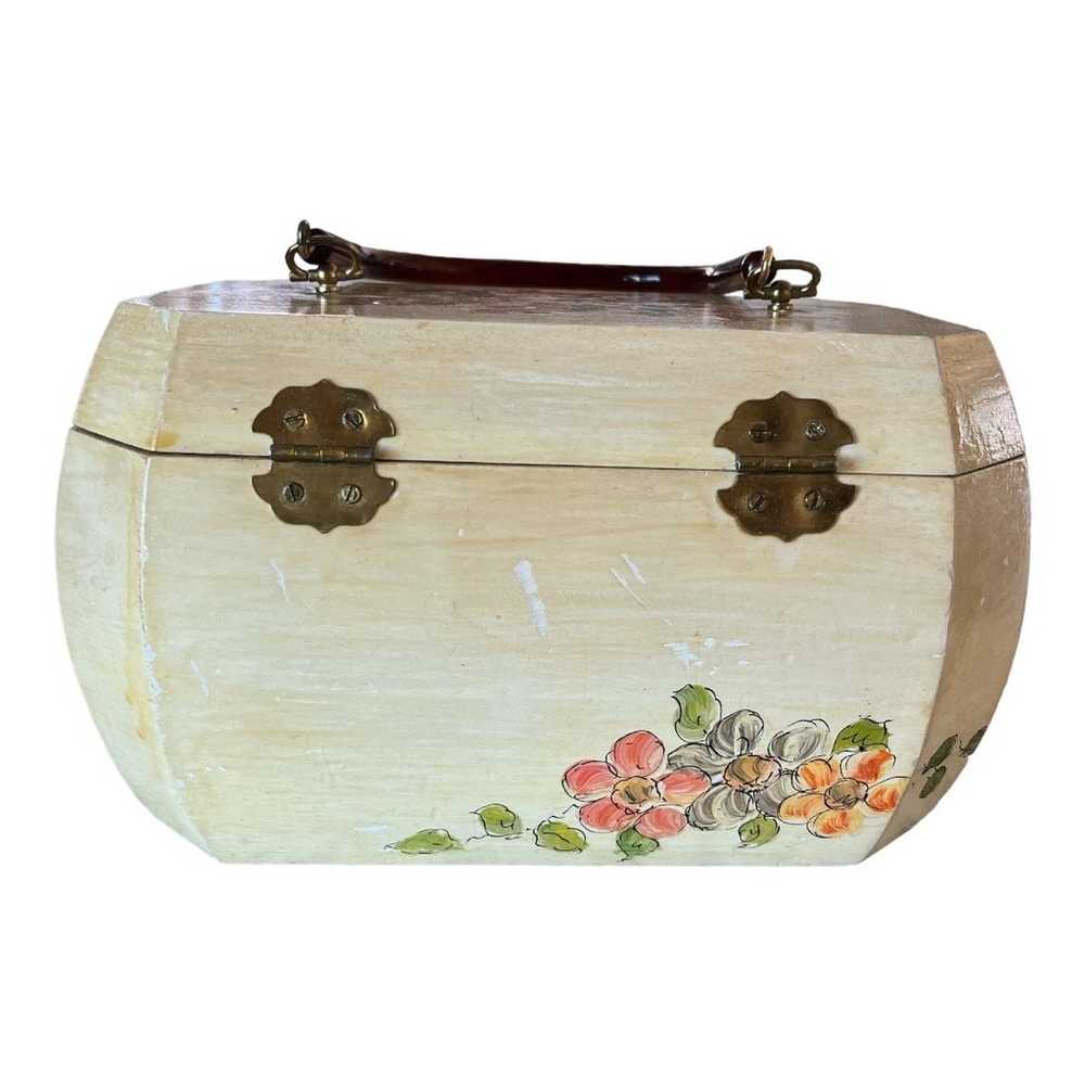 Vintage box purse with lucite handle - image 3