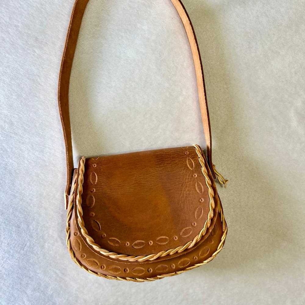 Vintage tooled leather shoulder bag - image 1