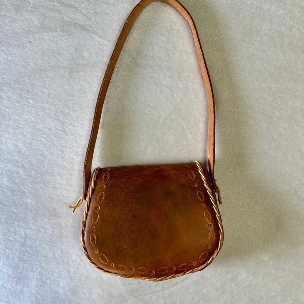 Vintage tooled leather shoulder bag - image 2