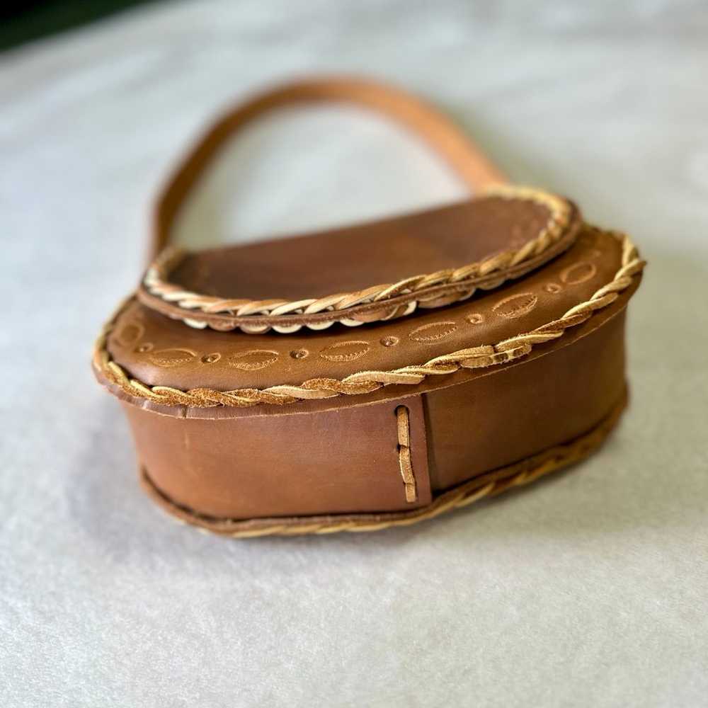 Vintage tooled leather shoulder bag - image 3