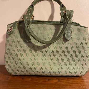 EUC Green vintage Dooney and Bourke handbag Leathe