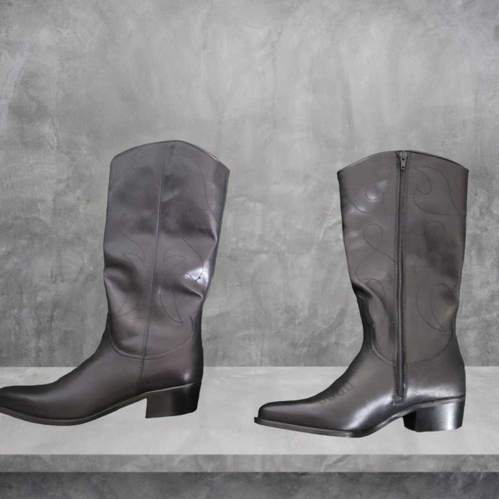 Women's Crown Vintage boots. - image 3