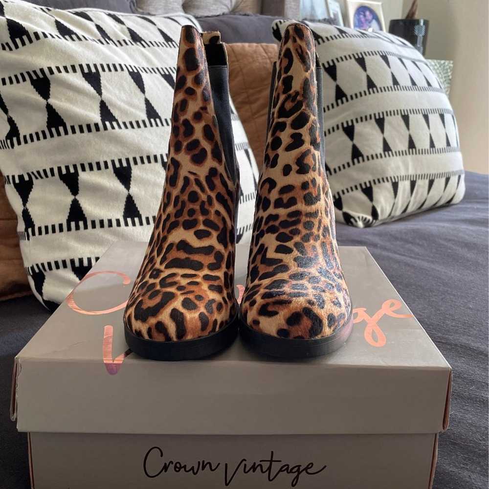 Leopard chelsea Booties size 8.5 - image 2