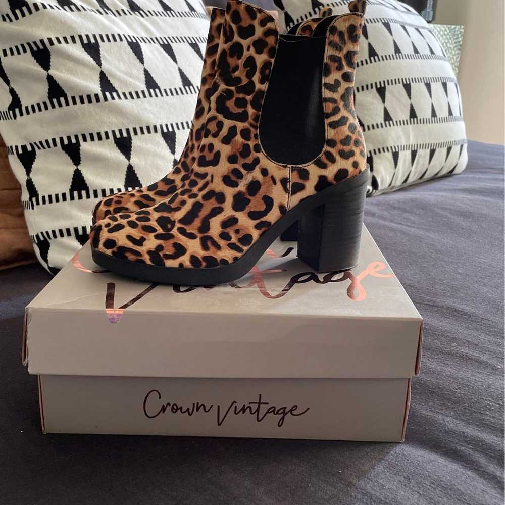 Leopard chelsea Booties size 8.5 - image 3