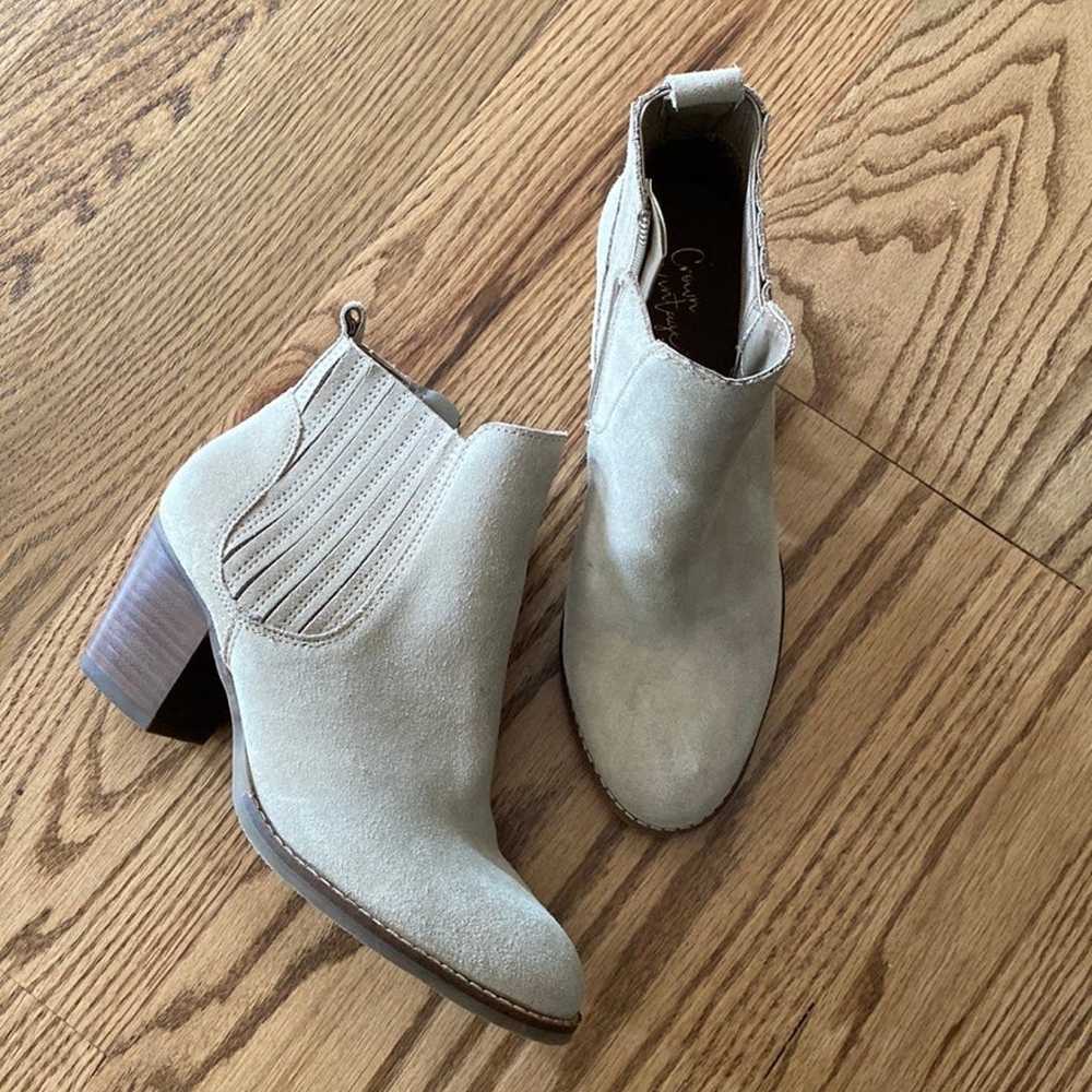 7.5 Crown Vintage Cindy suede zip ankle boots - image 2