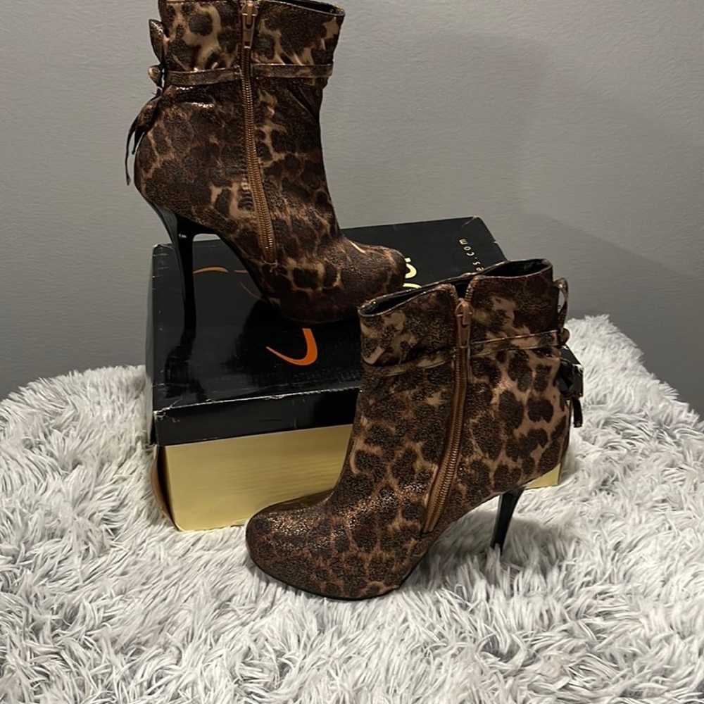 Vintage Diba ankle boots leopard print great cond… - image 1