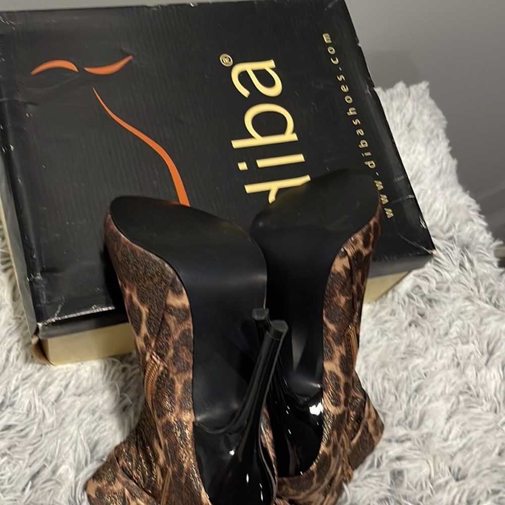 Vintage Diba ankle boots leopard print great cond… - image 3