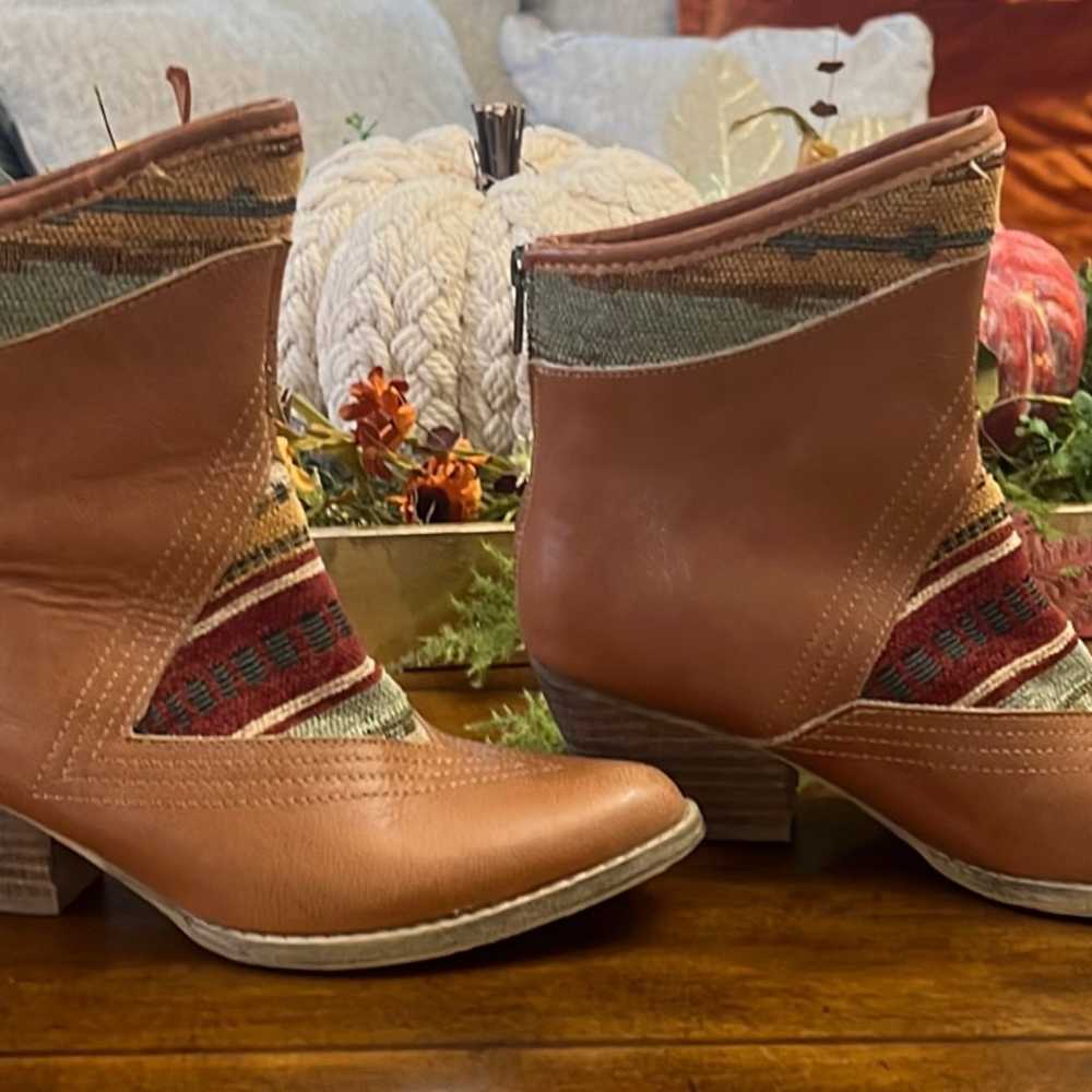 Sbicca vintage collection boots booties tan size 6 - image 3