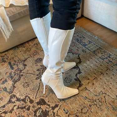 Stiletto boot heel white size 9 - image 1