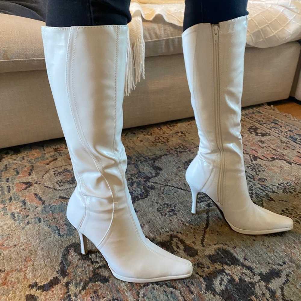 Stiletto boot heel white size 9 - image 2