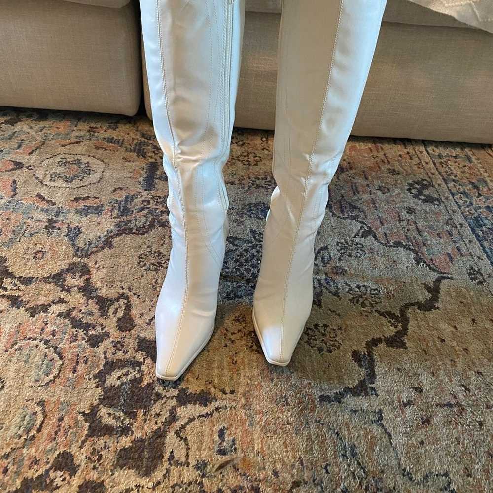 Stiletto boot heel white size 9 - image 3