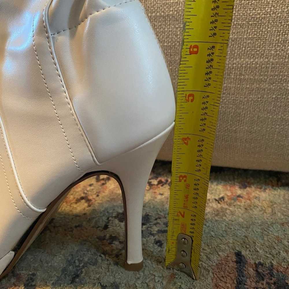 Stiletto boot heel white size 9 - image 7