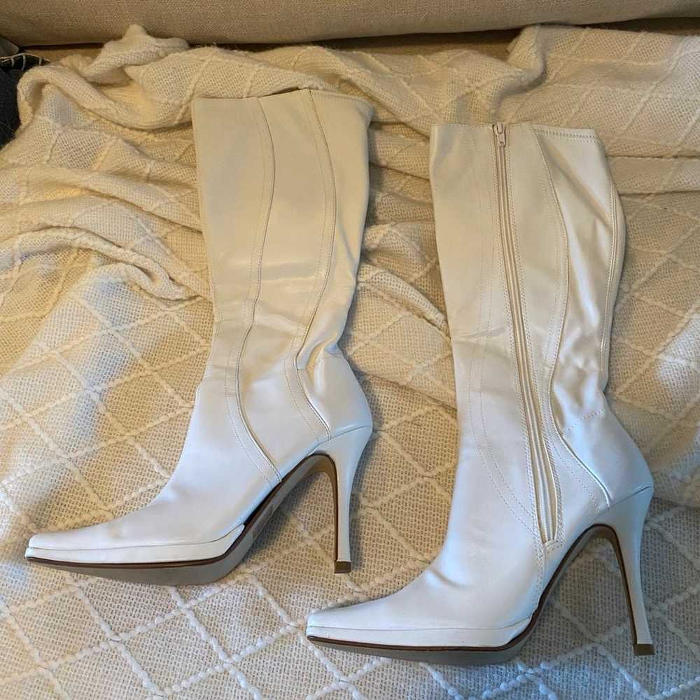 Stiletto boot heel white size 9 - image 9