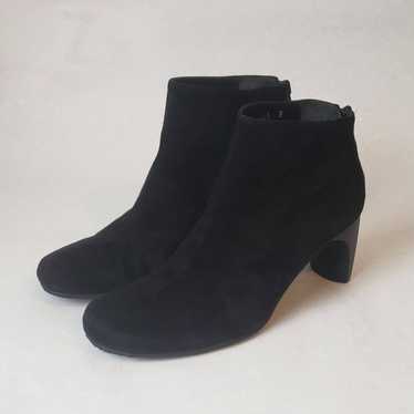 DKNY Vintage Chunky Heeled  Ankle Boot