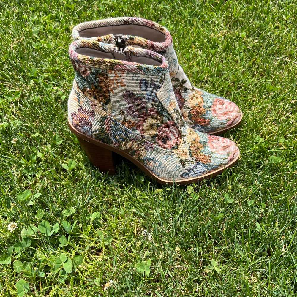 Vintage Style Ankle Boots with Embriodered Pattern - image 3